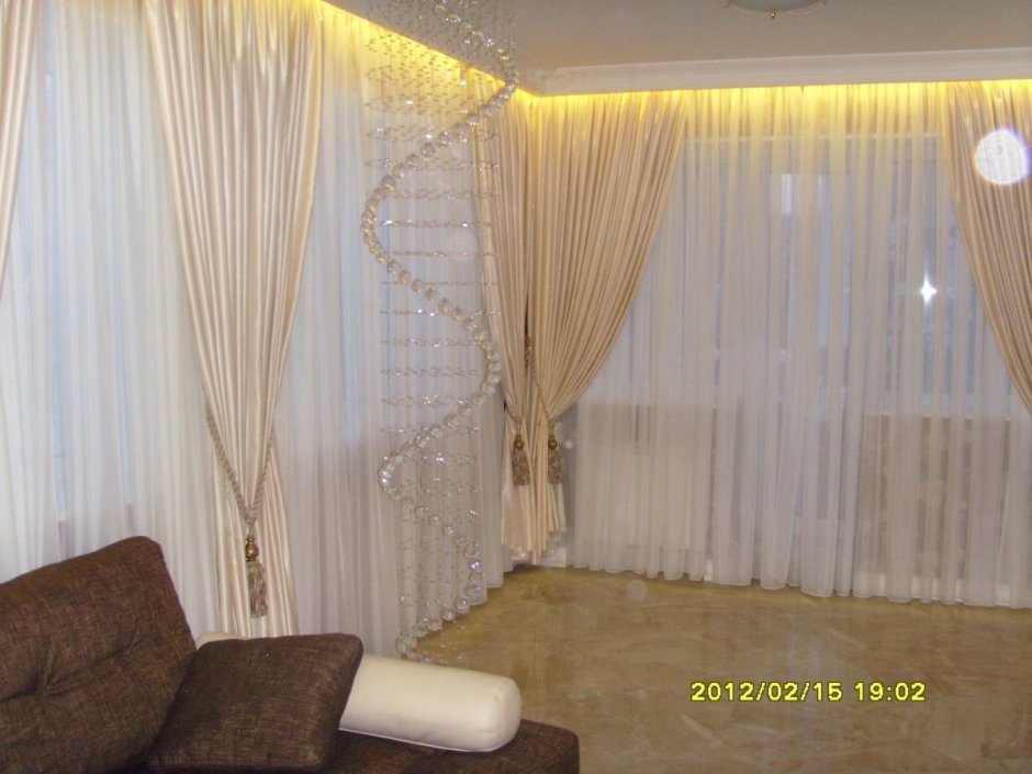 Тюль в зал на два окна