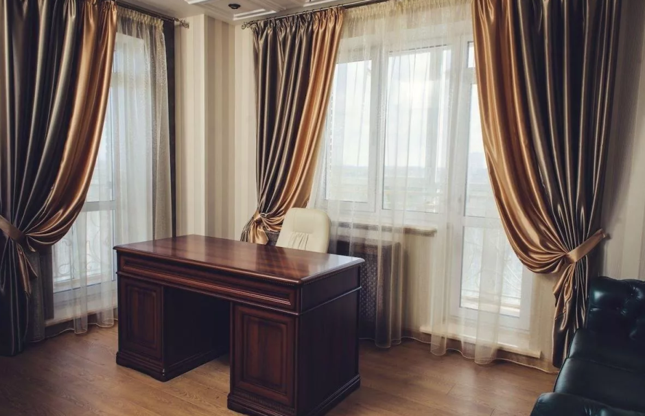 Шторы в классическом стиле для кабинета