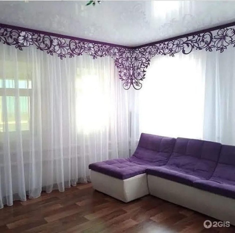 Угловой ламбрекен