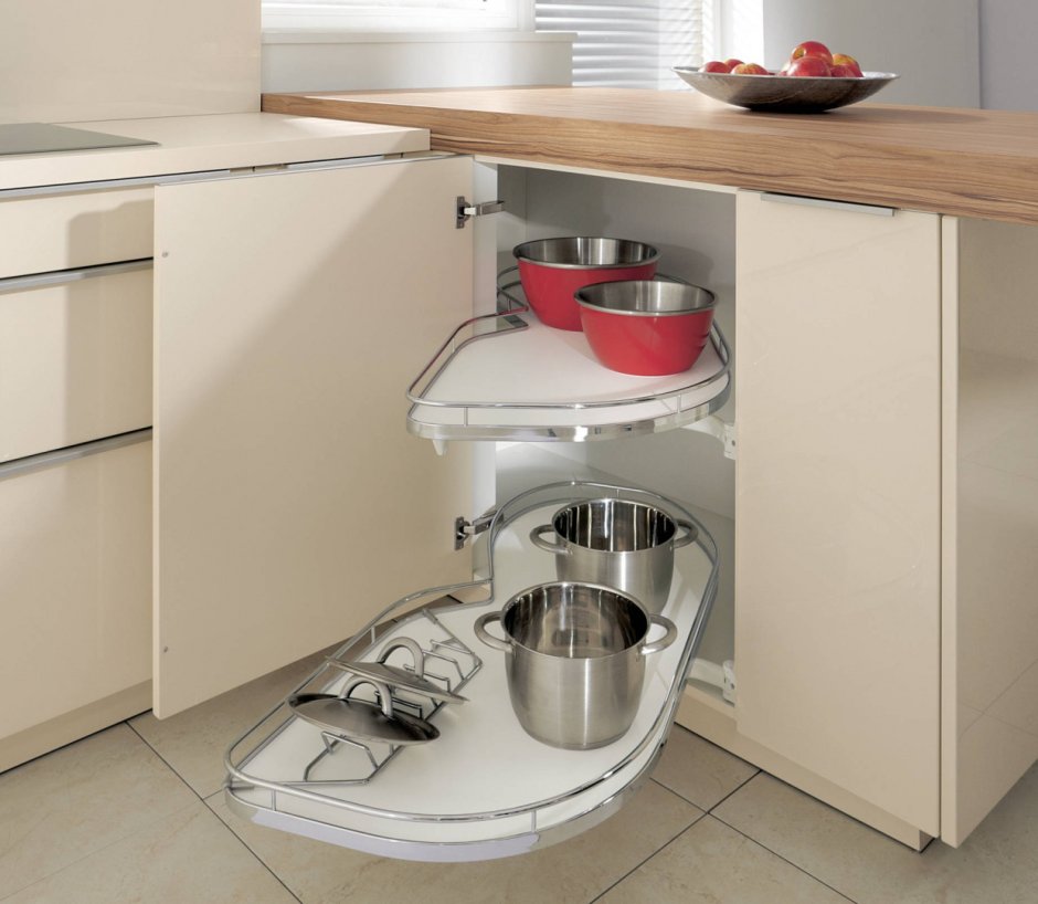 Выдвижная полка в угловой кухонный шкаф