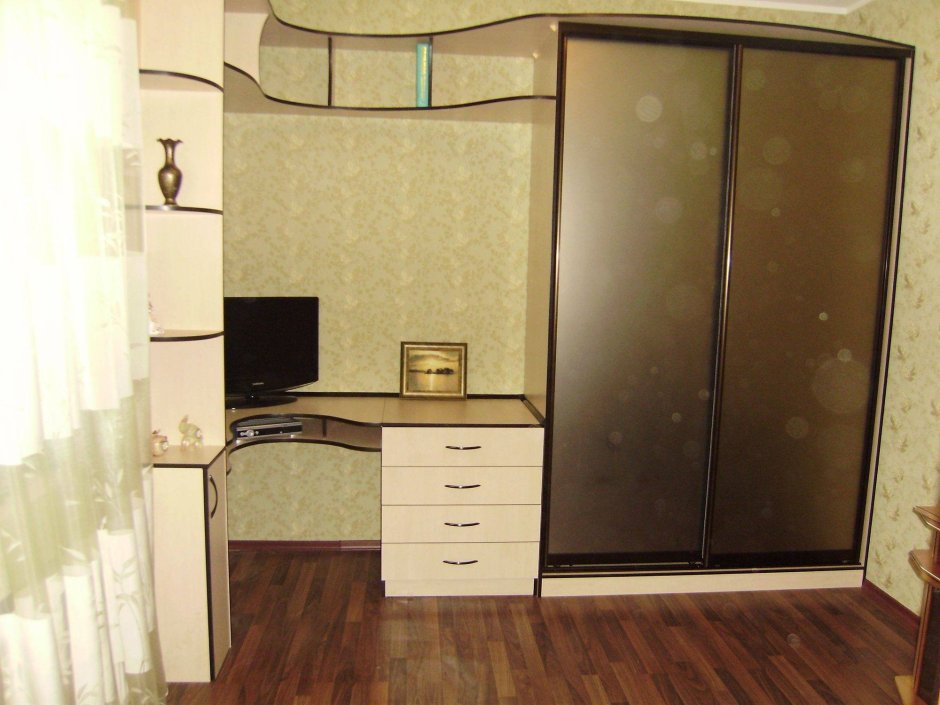 Шкаф купе с компьютерным столом