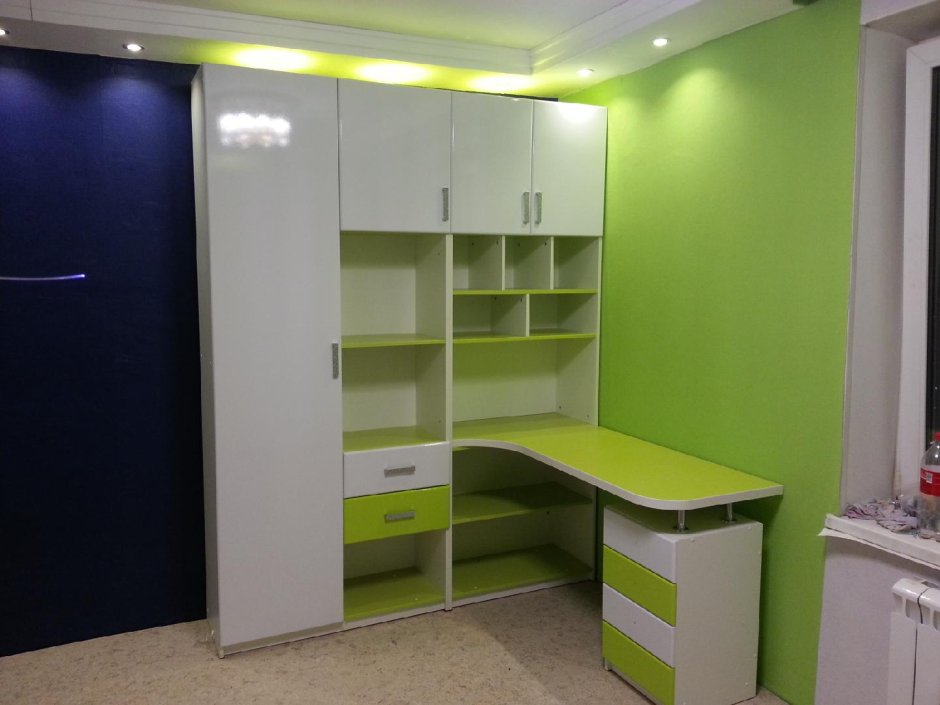 Шкаф со столом в детскую