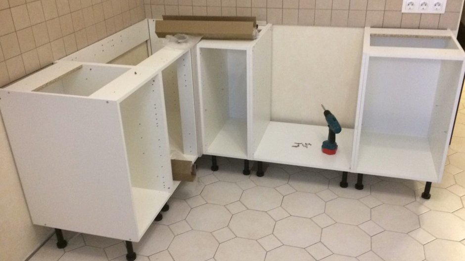 Сборка угловой кухни