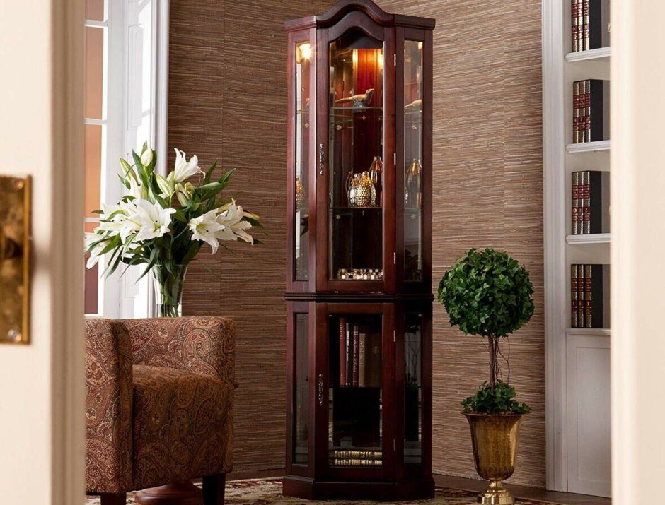 Угловая витрина для посуды