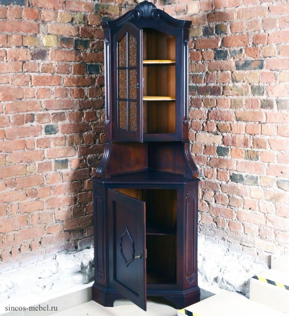 Деревянный сервант угловой