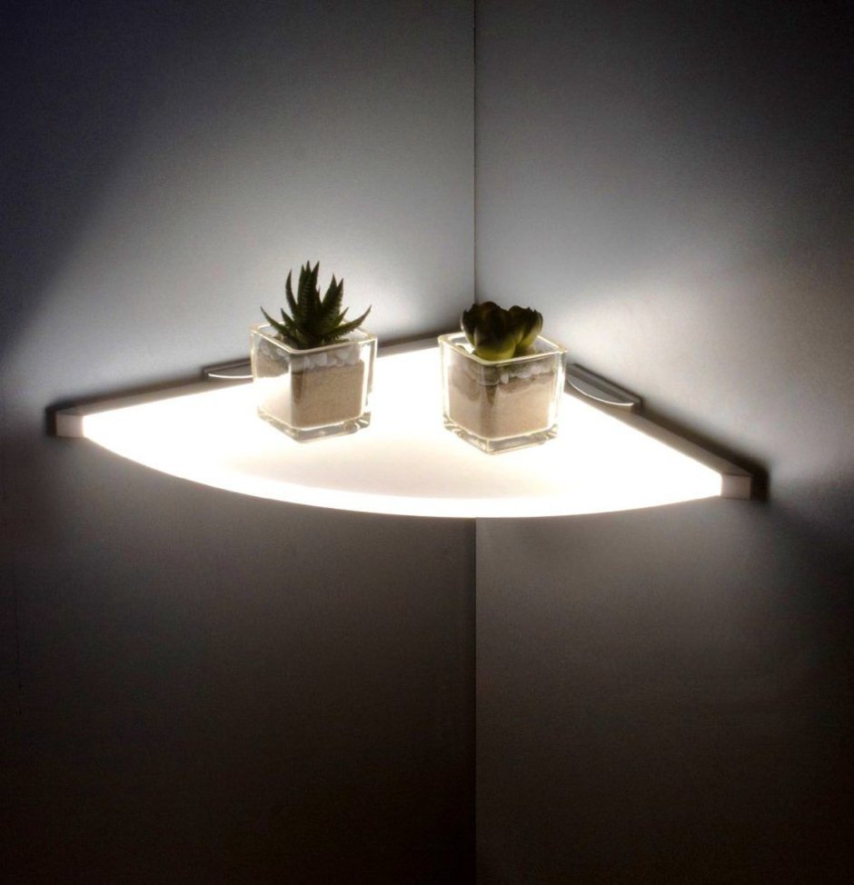 Светильник в угол комнаты