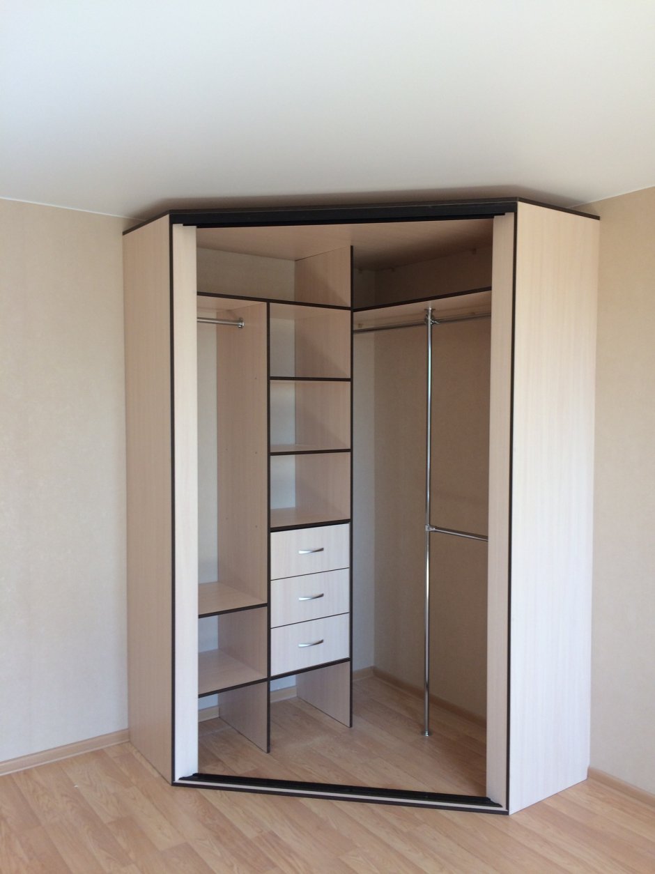 Встроенный угловой гардероб