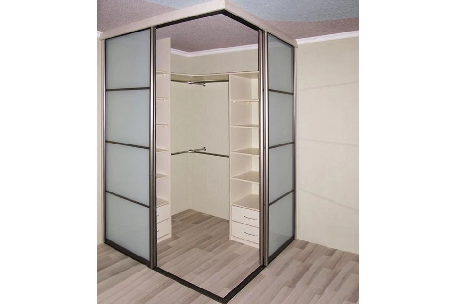 Угловая гардеробная в спальне