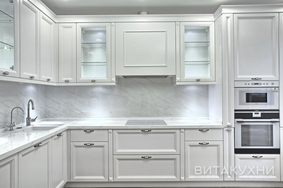 Кухонный гарнитур белый классика