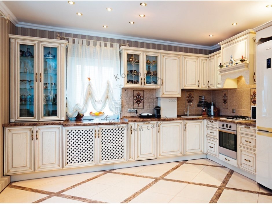Кухня белая классика с золотой патиной фабрика Бор