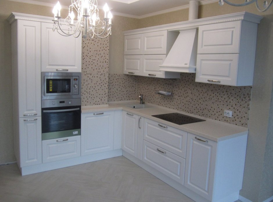 Кухня Неоклассика белая угловая