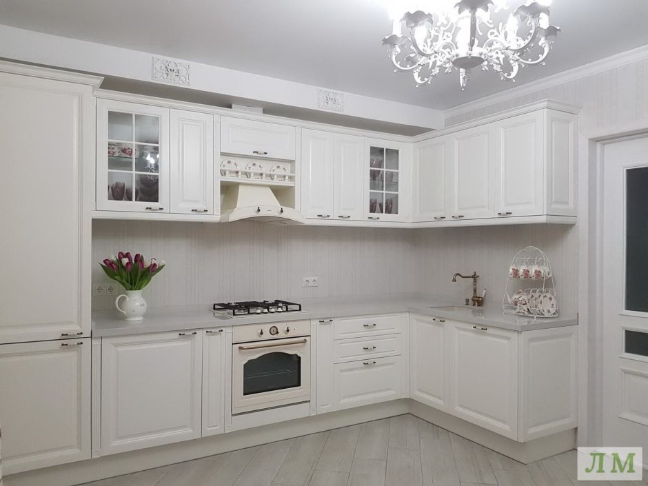 Кухня угловая белая классика
