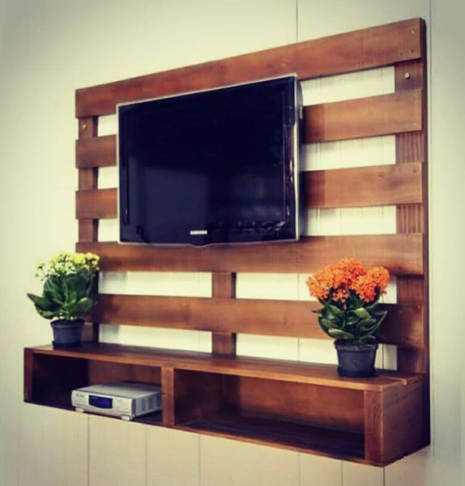 Деревянная полка под телевизор