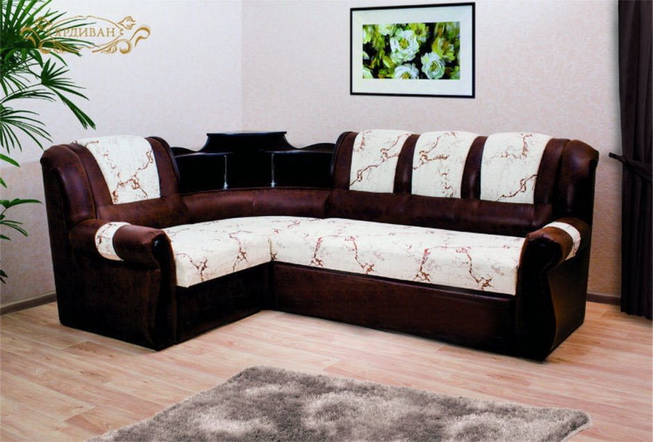 Угловой диван с полкой в углу