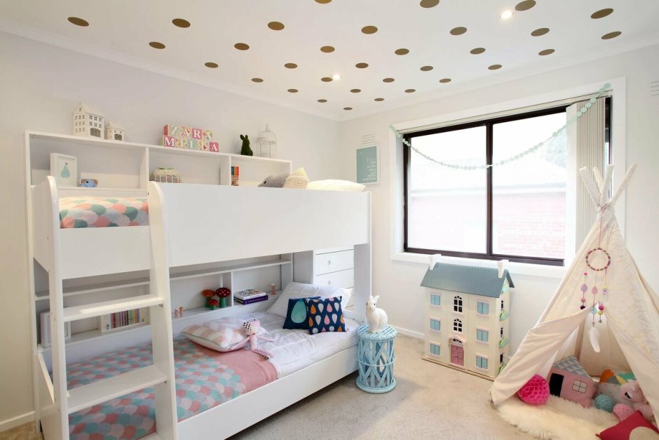 Детская для двоих разнополых с двухъярусной кроватью 20 кв.м