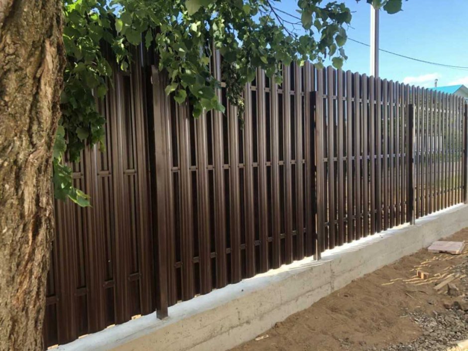 Забор из евроштакетника