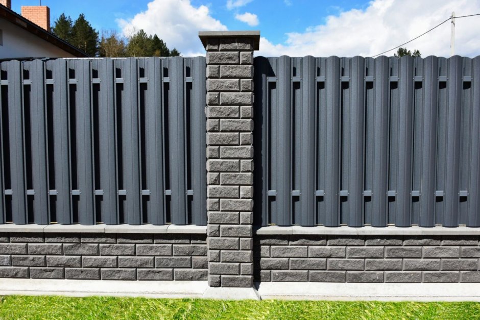 Забор БРИКС С металлоштакетником