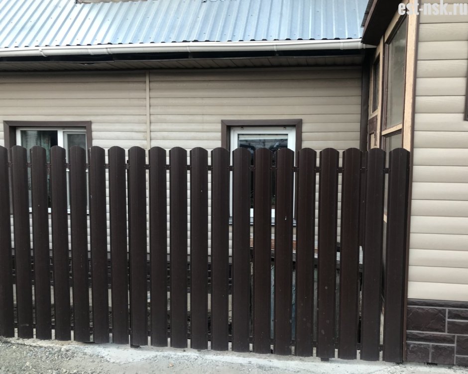 Забор из евроштакетника 8017