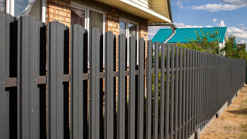 Забор из металлоштакетника RAL 7024