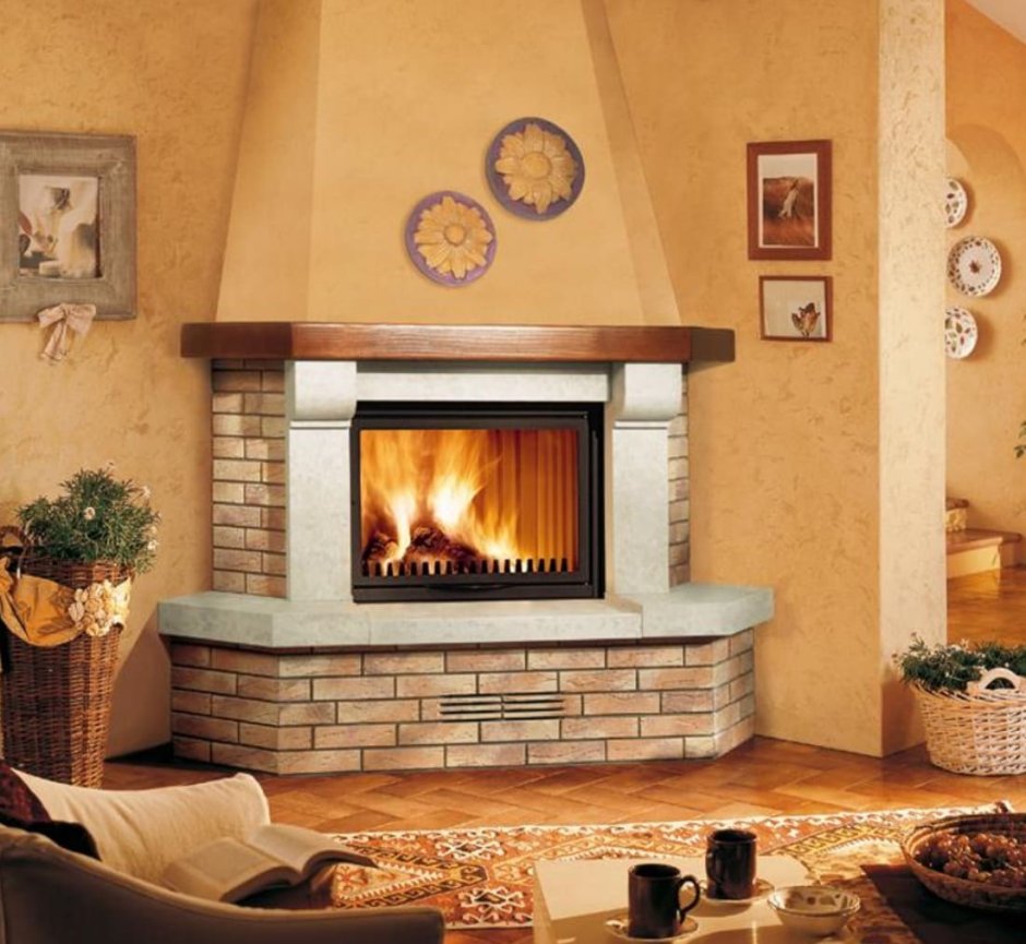 Камин угловой дровяной