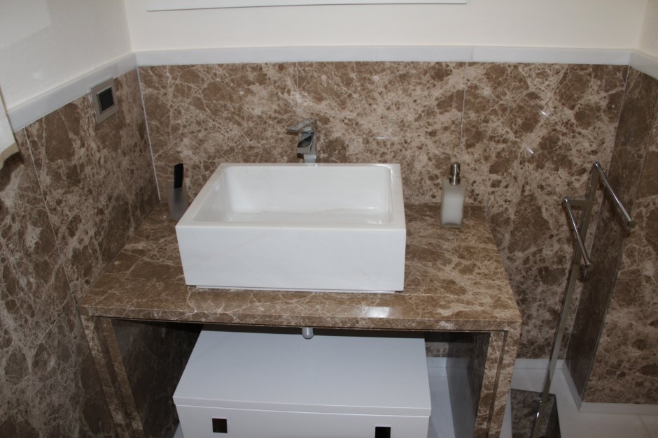 Столешница для умывальника из керамогранита