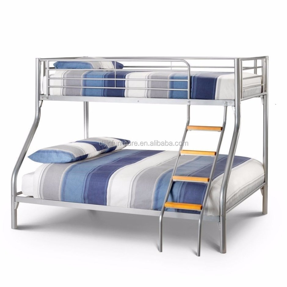 Кровать двухъярусная трехспальная металл