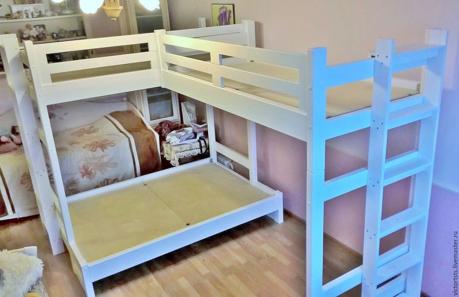 Кровати для троих детей из дерева