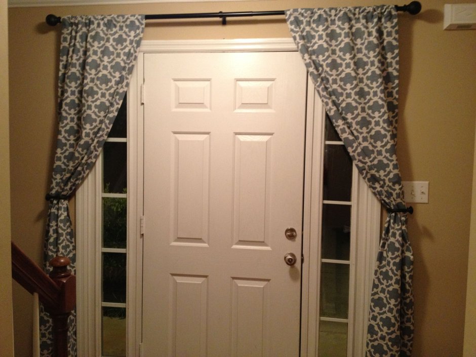 Шторы на входную дверь
