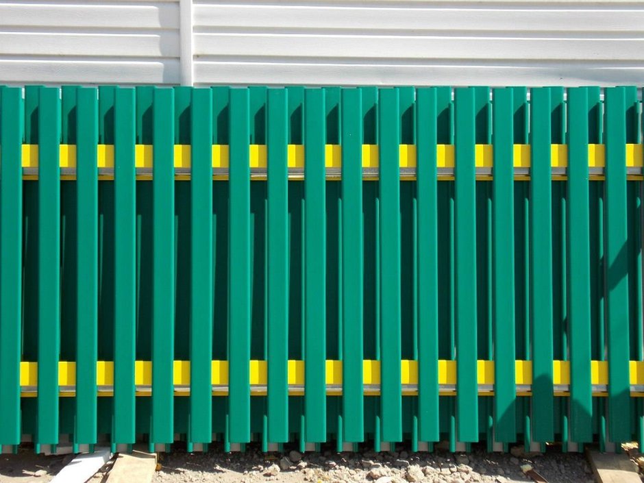 Забор из евроштакетника 1.8