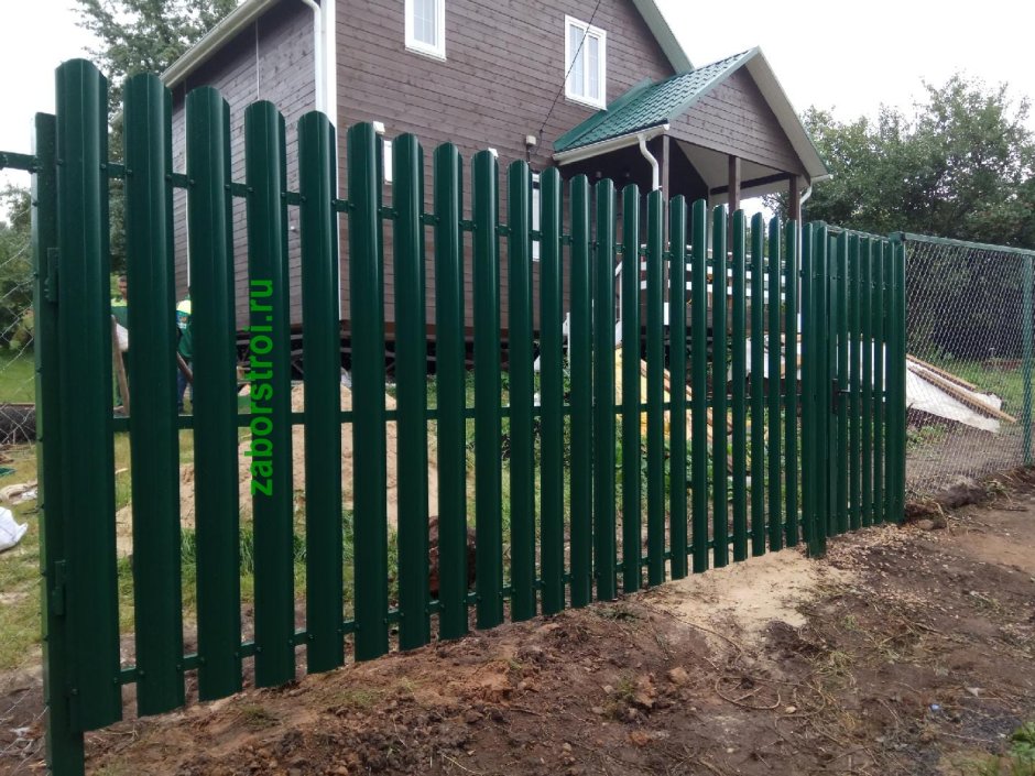 Забор из евроштакетника +рабица