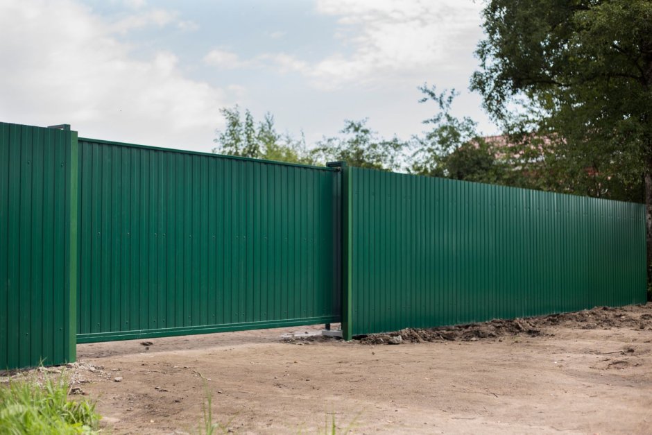 Откатные ворота из профлиста рал 6005