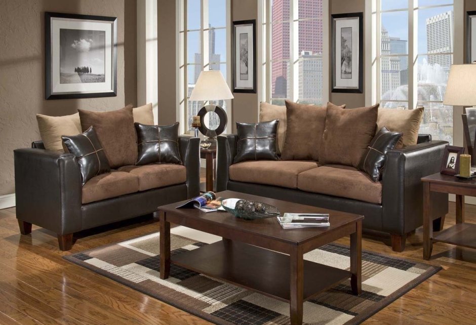 Коричневый диван в интерьере