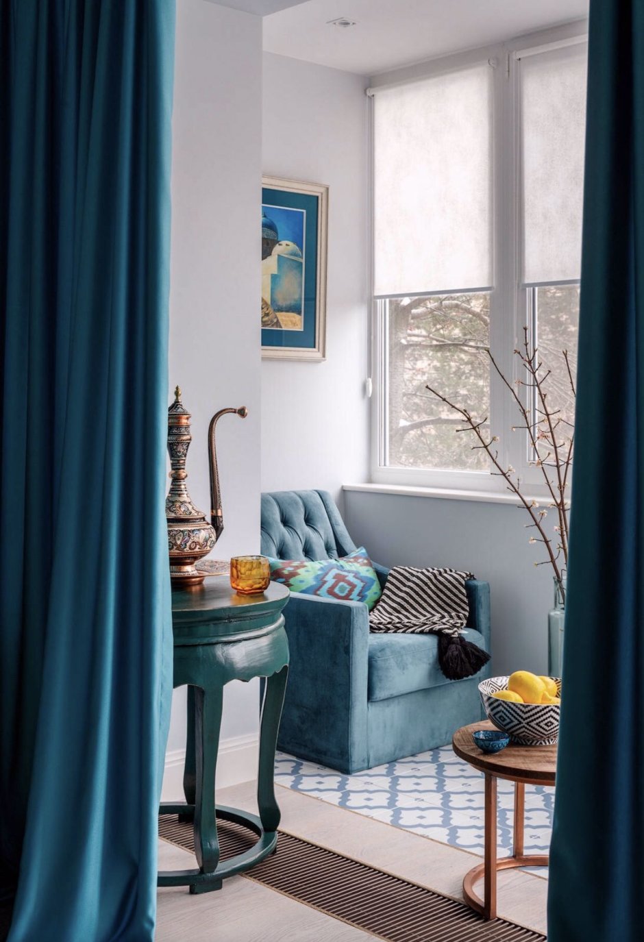 Бирюзовый в интерьере лоджия