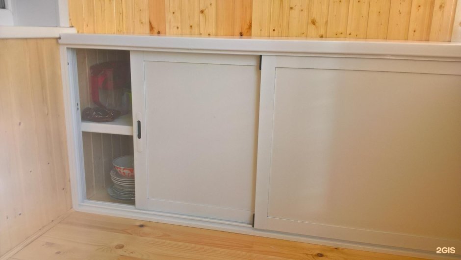 Раздвижные дверцы для шкафчика на лоджии