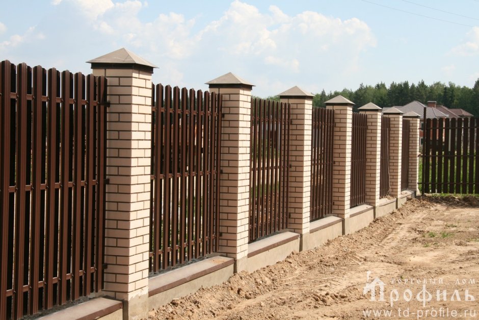 Забор из евроштакетника 2.5 метра