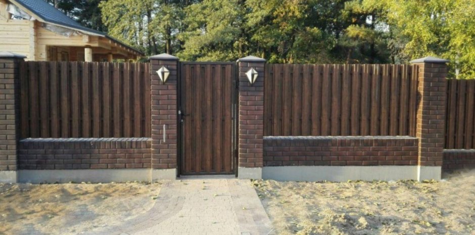 Металлический штакетник мореный дуб