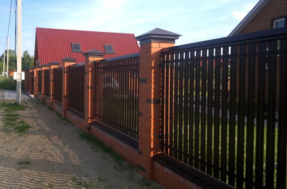 Забор Железный коричневый