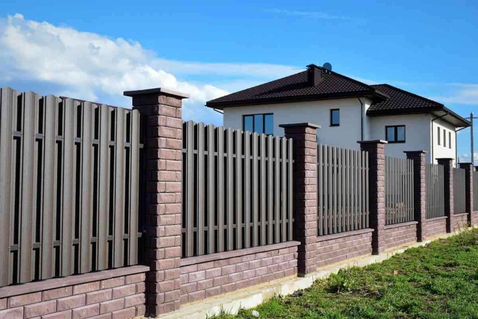 Забор БРИКС С металлоштакетником