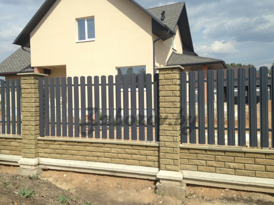 Забор БРИКС С металлоштакетником