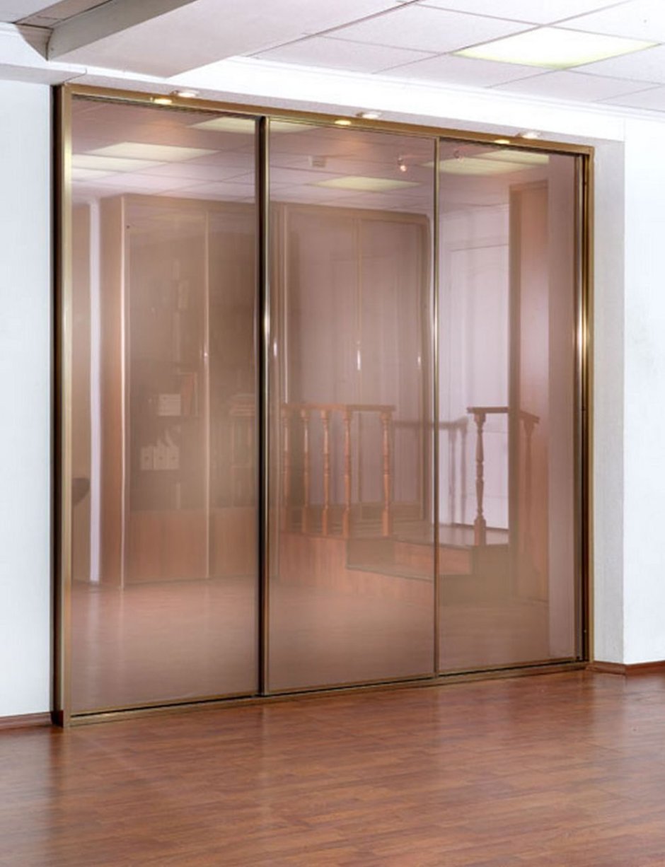 Шкаф купе с прозрачными дверями