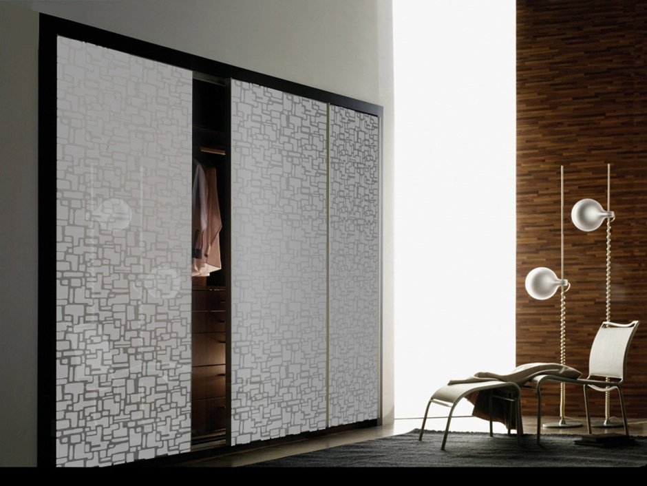 Шкаф в прихожую с раздвижными дверями