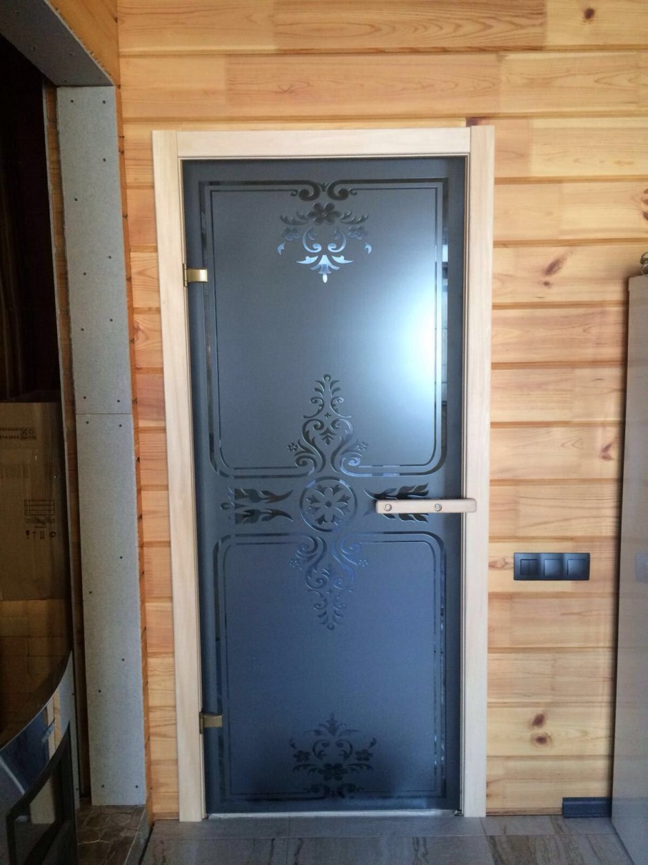 Стеклянные двери для бани