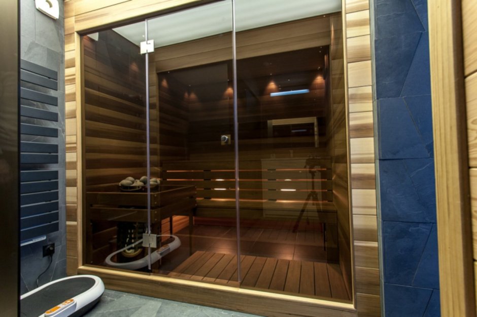 Стеклянная перегородка в сауне