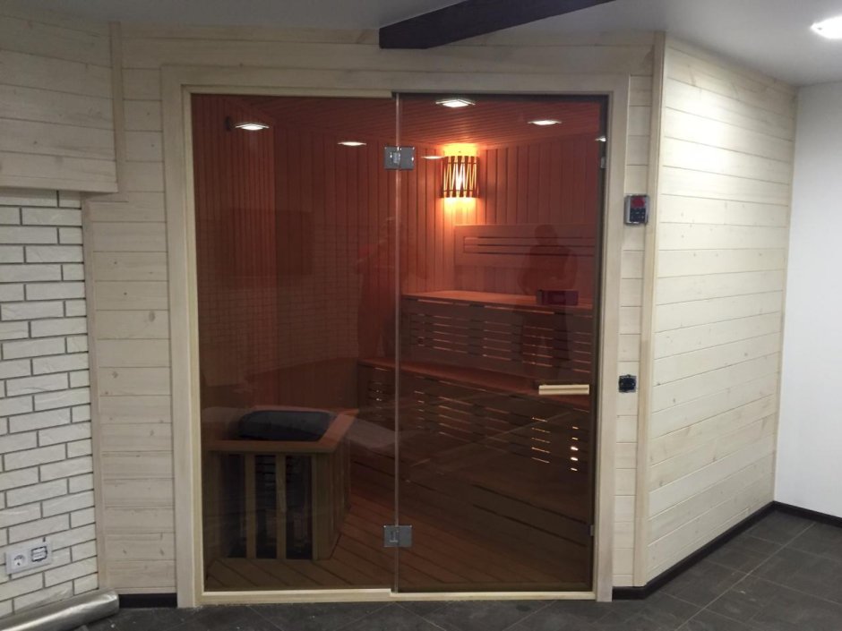 Стеклянная перегородка в парилку