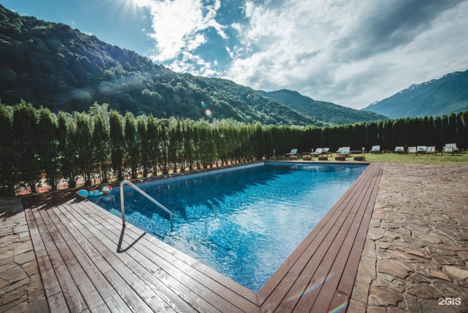 1389 Красная Поляна бассейн