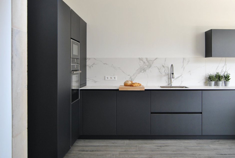 Кухня графит с белым