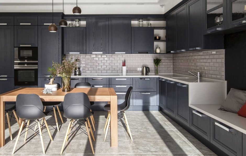 Темно серая кухня в интерьере