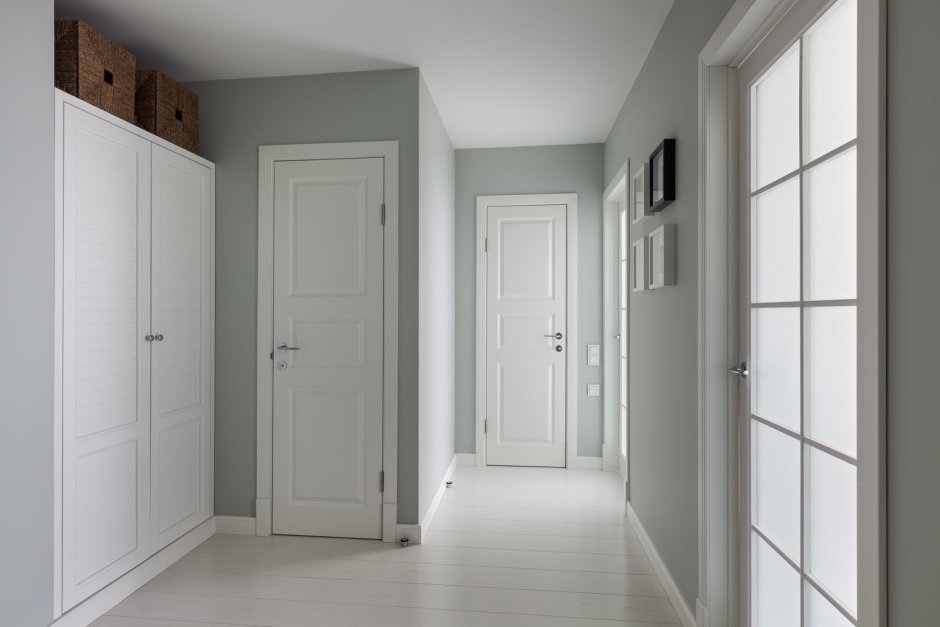Светлые двери в квартире