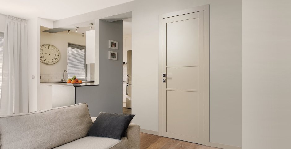 Светлые двери в современном интерьере