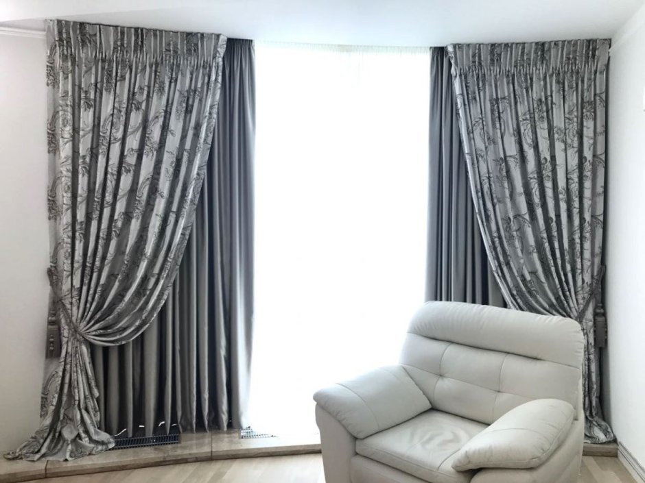 Серые шторы в зал